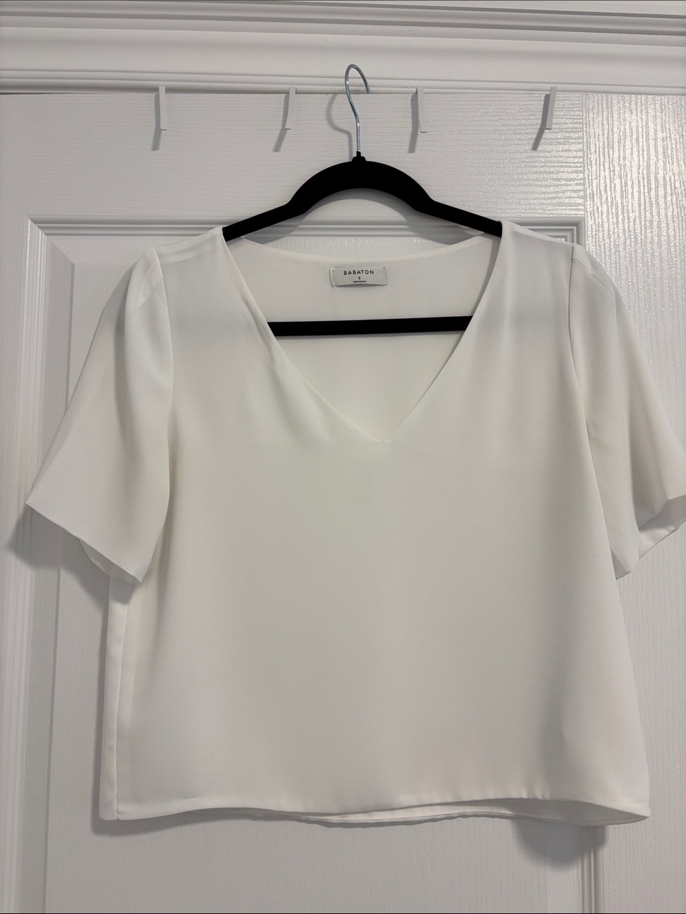 Babaton White V-Neck Short Sleeve Blouse